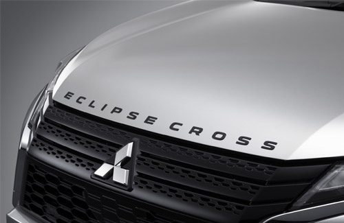 Eclipse Cross front emblem in black